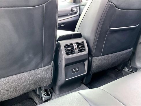 Used 2025 Nissan Rogue SV w/ SV Premium Package image 34