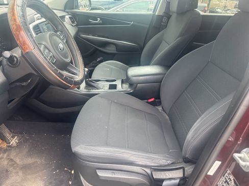 Used 2017 Kia Sorento LX image 4