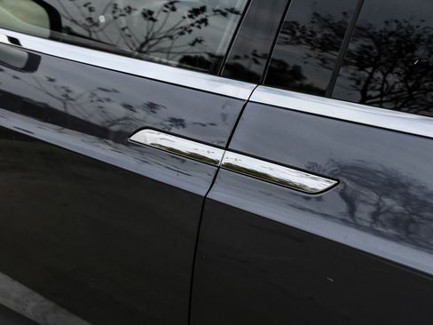 Used 2018 Tesla Model X 75D image 44