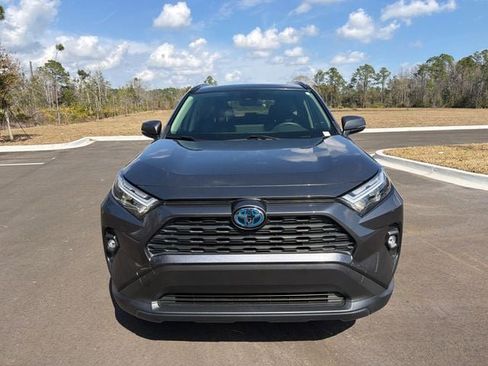 Used 2022 Toyota RAV4 XLE Premium image 2