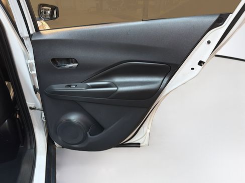 Used 2019 Nissan Kicks SR w/ SR Premium Package FWD image 27