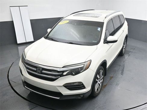 Used 2017 Honda Pilot Touring image 24