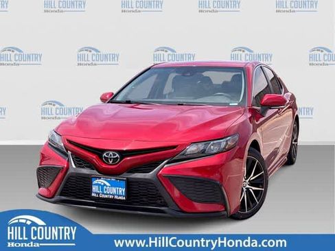 Used 2023 Toyota Camry SE FWD image 1