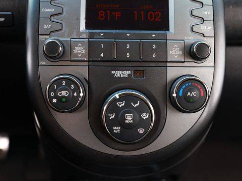 Used 2011 Kia Soul + FWD image 31