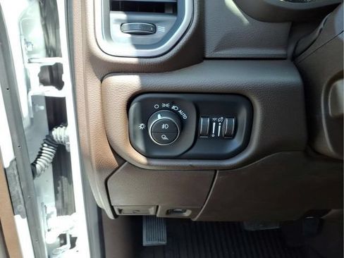 Used 2025 RAM 3500 Laramie AWD/4WD image 22