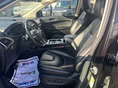 Used 2022 Ford Edge Titanium image 9