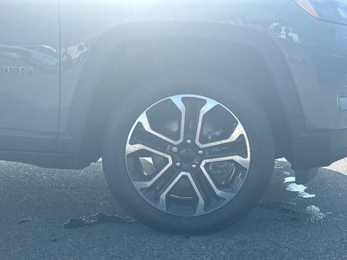 Certified 2022 Jeep Compass Limited AWD/4WD image 12