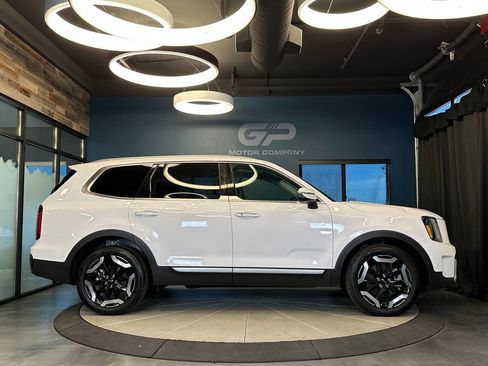 Used 2025 Kia Telluride S AWD/4WD image 2