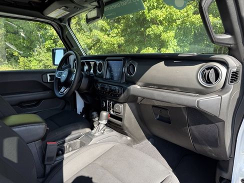 Used 2023 Jeep Wrangler Sahara image 24