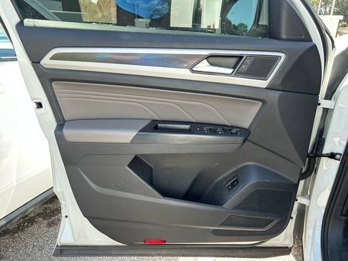 Used 2021 Volkswagen Atlas SE w/ Panoramic Sunroof Package FWD image 7