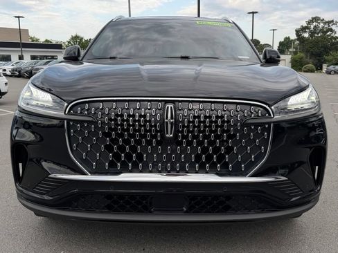 Used 2025 Lincoln Aviator 2WD image 2