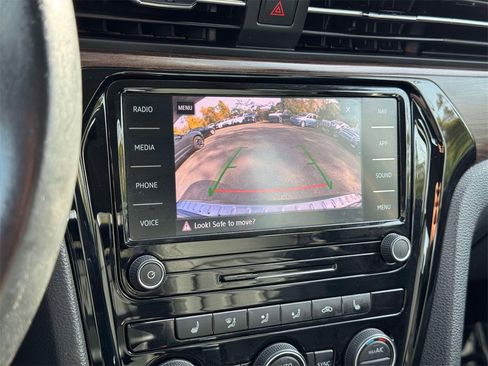 Used 2020 Volkswagen Passat 2.0T SEL image 7