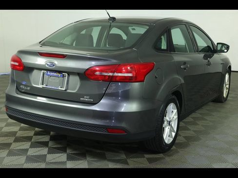Used 2015 Ford Focus SE FWD image 11