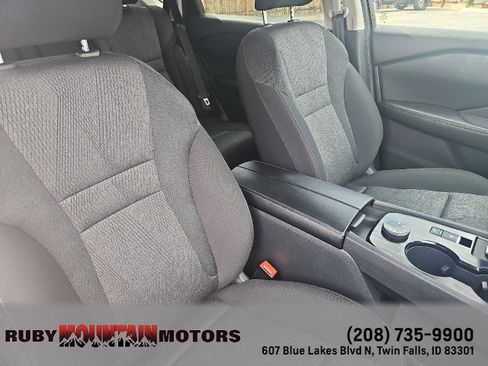 Used 2025 Nissan Rogue SV AWD/4WD image 37