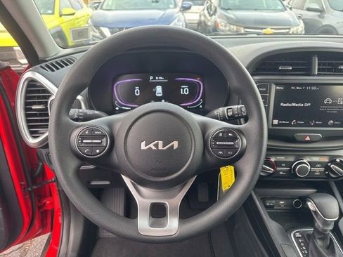 Used 2025 Kia Soul LX w/ LX Technology Package image 11