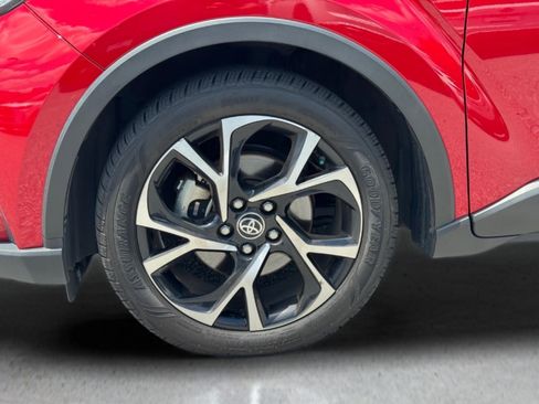 Used 2021 Toyota C-HR XLE FWD image 9