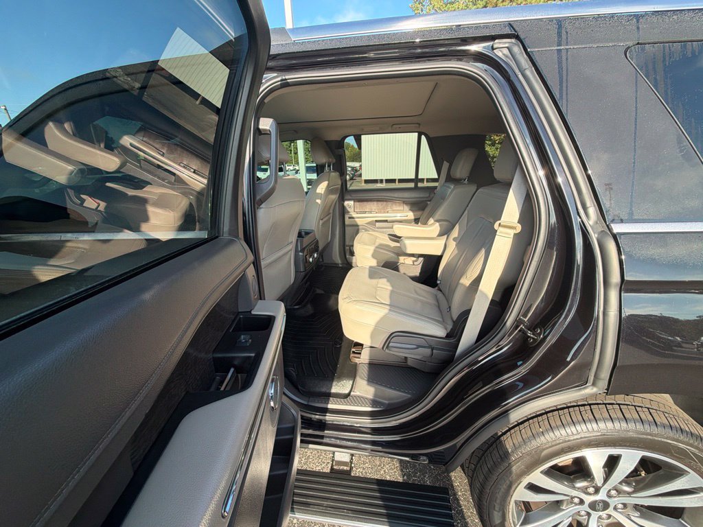 Used 2021 Ford Expedition Limited RWD image 13