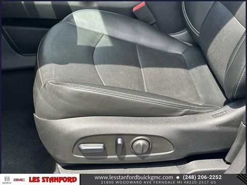 Used 2024 GMC Terrain SLT w/ Tech Package FWD image 18
