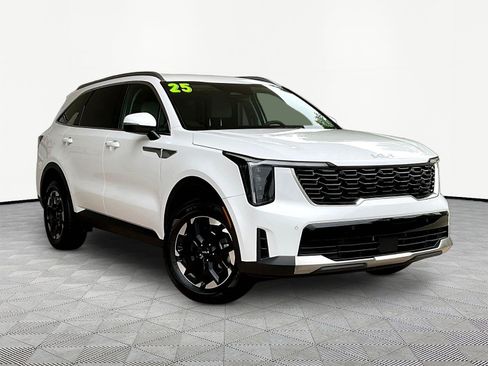 Used 2025 Kia Sorento S AWD/4WD image 3