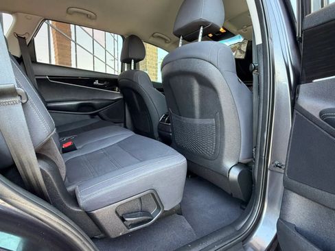 Used 2019 Kia Sorento FWD V6 image 50