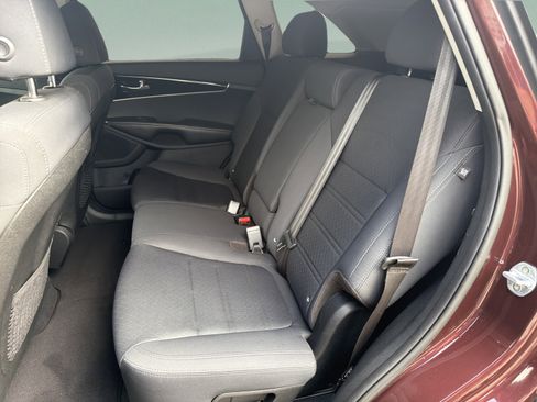 Used 2019 Kia Sorento FWD image 28