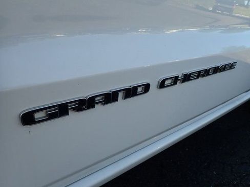 Used 2021 Jeep Grand Cherokee Overland AWD/4WD image 12
