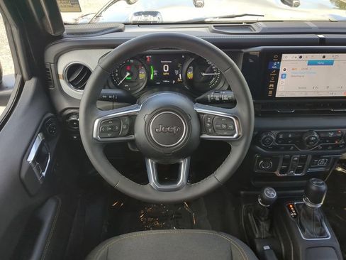 Used 2025 Jeep Wrangler Unlimited Sahara w/ Safety Group image 17