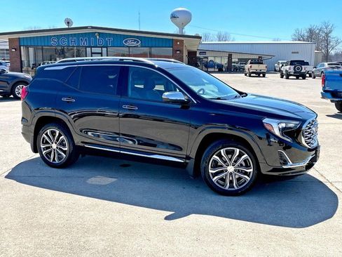 Used 2020 GMC Terrain Denali w/ Denali Premium Package image 3