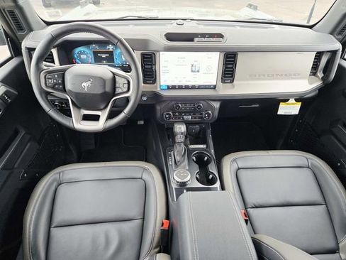 Used 2025 Ford Bronco Outer Banks image 6