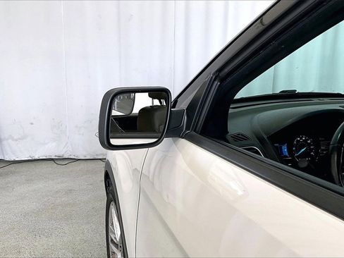 Used 2016 Ford Explorer XLT w/ Equipment Group 202A image 10