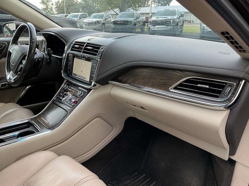 Used 2017 Lincoln Continental Select w/ Climate Package AWD/4WD image 24