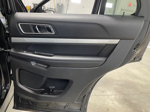 Used 2017 Ford Explorer XLT w/ Equipment Group 202A AWD/4WD image 25