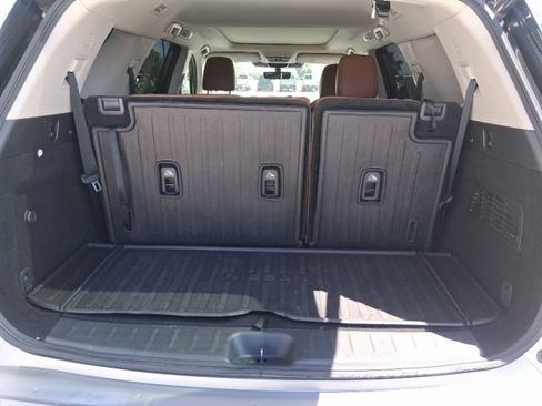 Used 2023 Nissan Pathfinder Platinum FWD image 6
