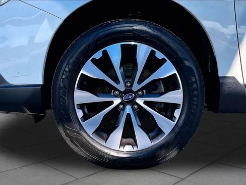 Used 2017 Subaru Outback 2.5i Limited AWD/4WD image 11