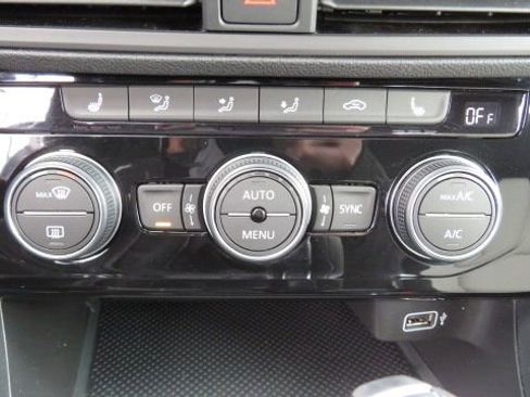 Used 2019 Volkswagen Jetta R-Line image 14