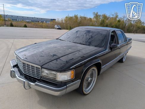 Used 1994 Cadillac Fleetwood Brougham image 2