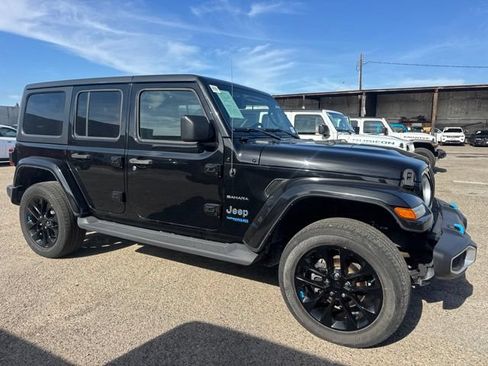 Used 2022 Jeep Wrangler Unlimited Sahara AWD/4WD image 4