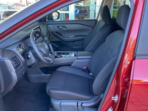 Used 2025 Nissan Rogue S FWD image 13