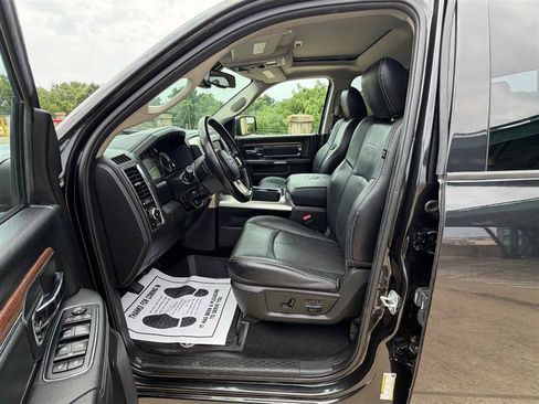 Used 2018 RAM 1500 Laramie AWD/4WD image 29