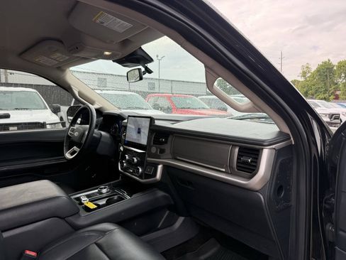 Used 2022 Ford Expedition XLT RWD image 9