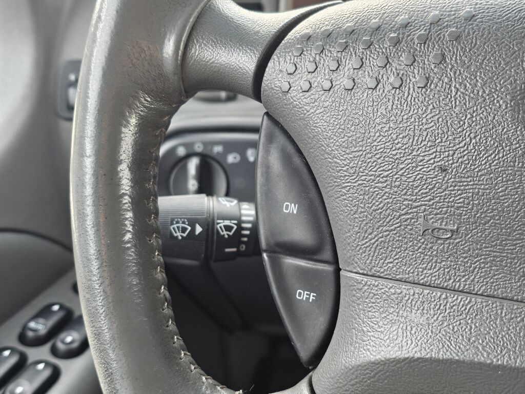 Used 2004 Ford Explorer Sport Trac XLS AWD/4WD image 29