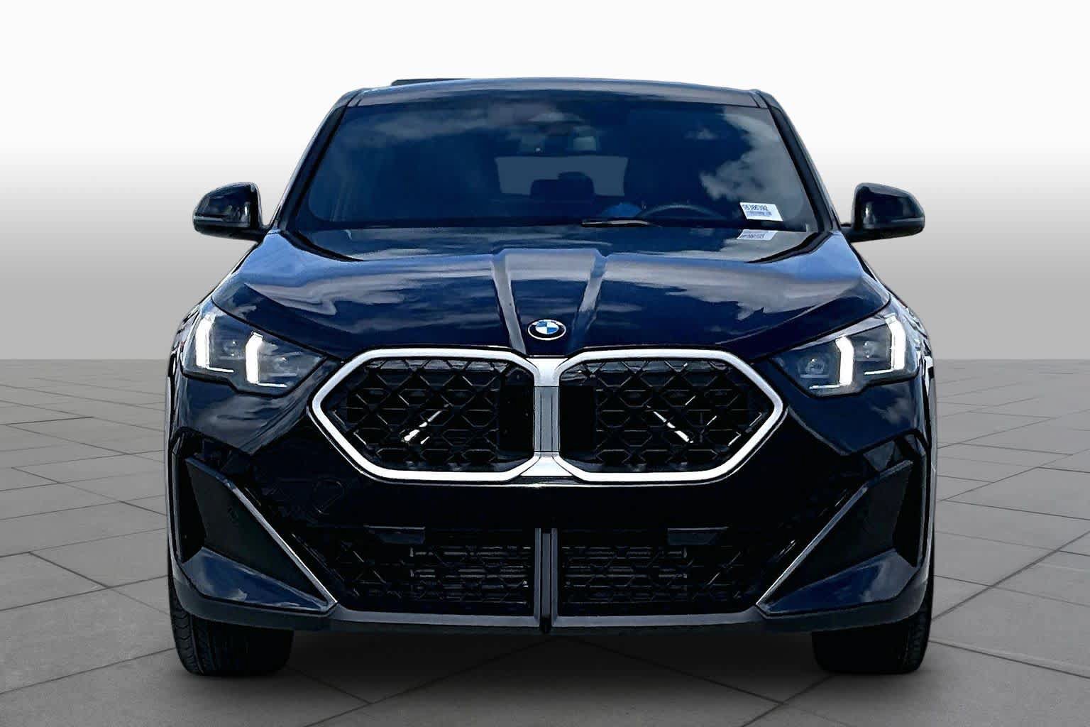 Used 2025 BMW X2 xDrive28i AWD/4WD image 3
