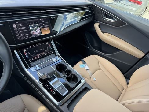 Used 2025 Audi Q8 Premium Plus image 33