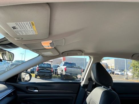 Used 2024 Nissan Altima 2.5 SV image 26