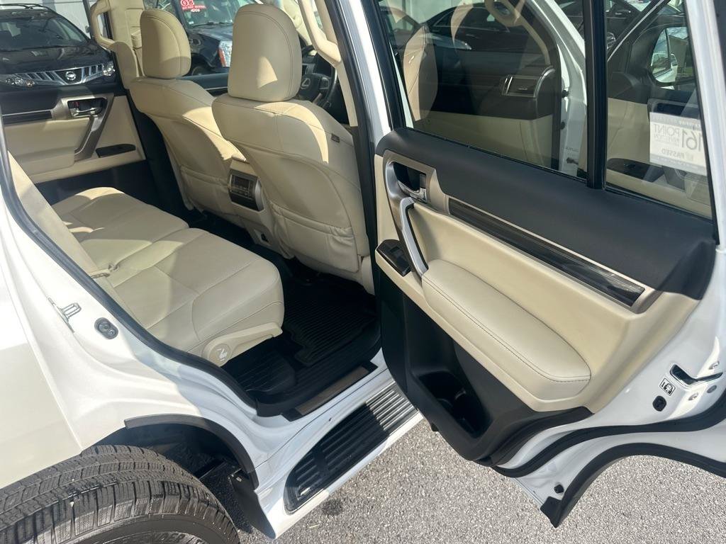 Used 2020 Lexus GX 460 Premium w/ Premium Package AWD/4WD image 32