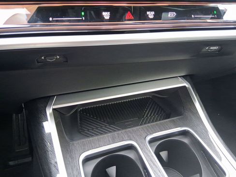 New 2026 BMW 750e xDrive image 27