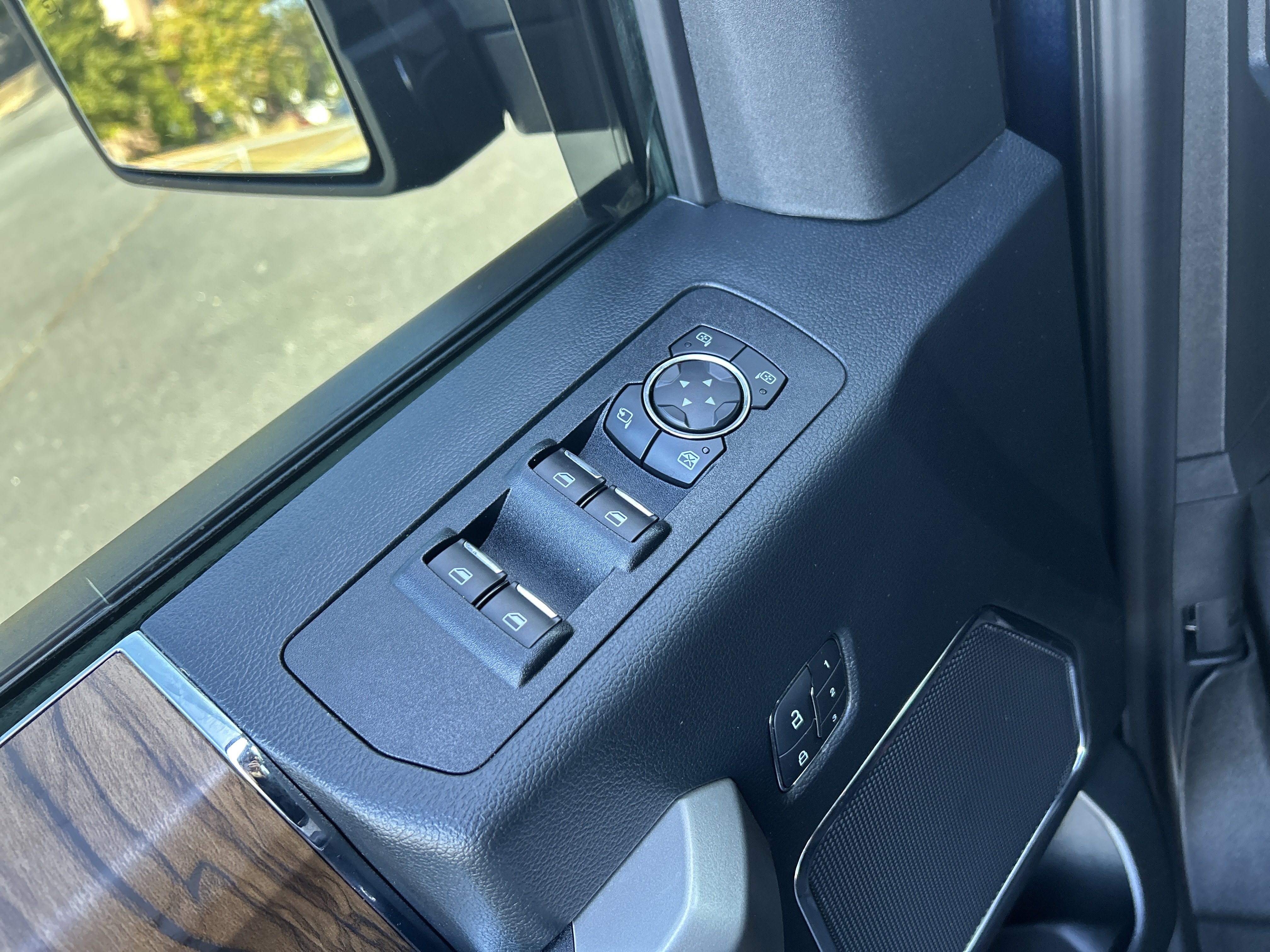 Used 2019 Ford F150 Lariat w/ Trailer Tow Package RWD image 23