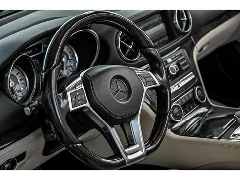 Used 2015 Mercedes-Benz SL 550 image 13