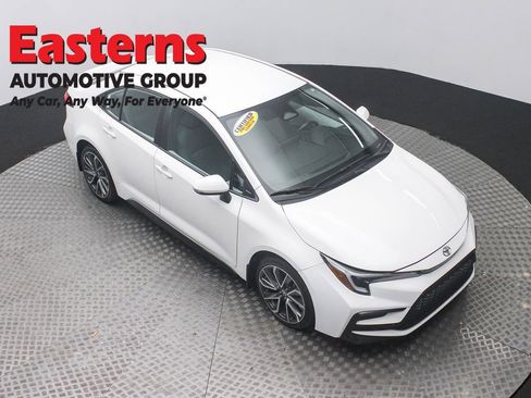 Used 2024 Toyota Corolla SE FWD image 3