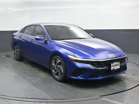 Used 2025 Hyundai Elantra SEL FWD image 4